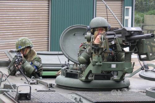 대만 외곽 도서의 대만 여군. [대만 중앙통신사 캡처]